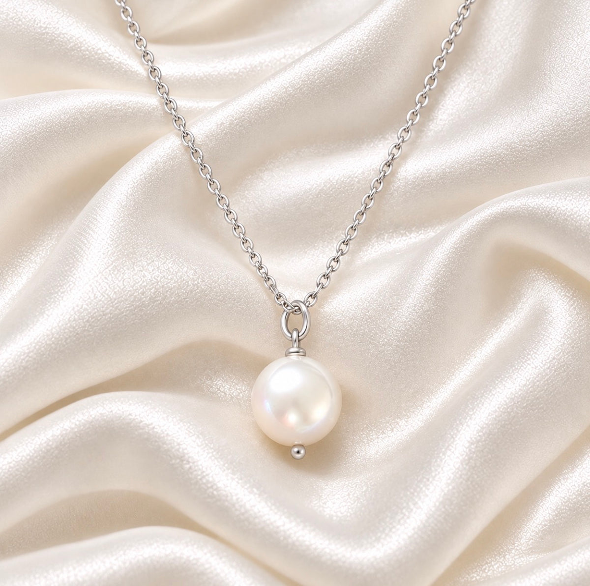 Fresh water pearl on sterling silver chain