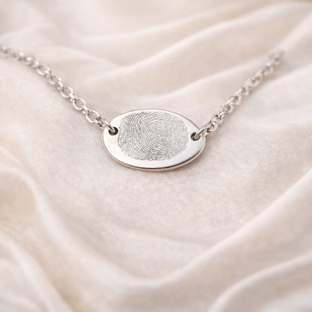 Personalised Fingerprint Oval Bracelet_6E8F13A6 00B7 4769 Bbb8 D311E0D6C86C