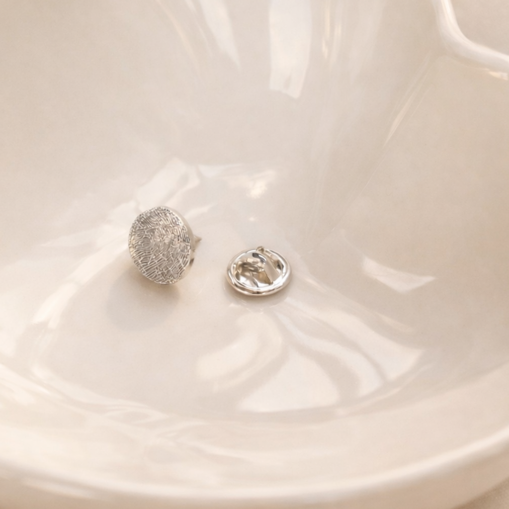 Fingerprint circular silver pin
